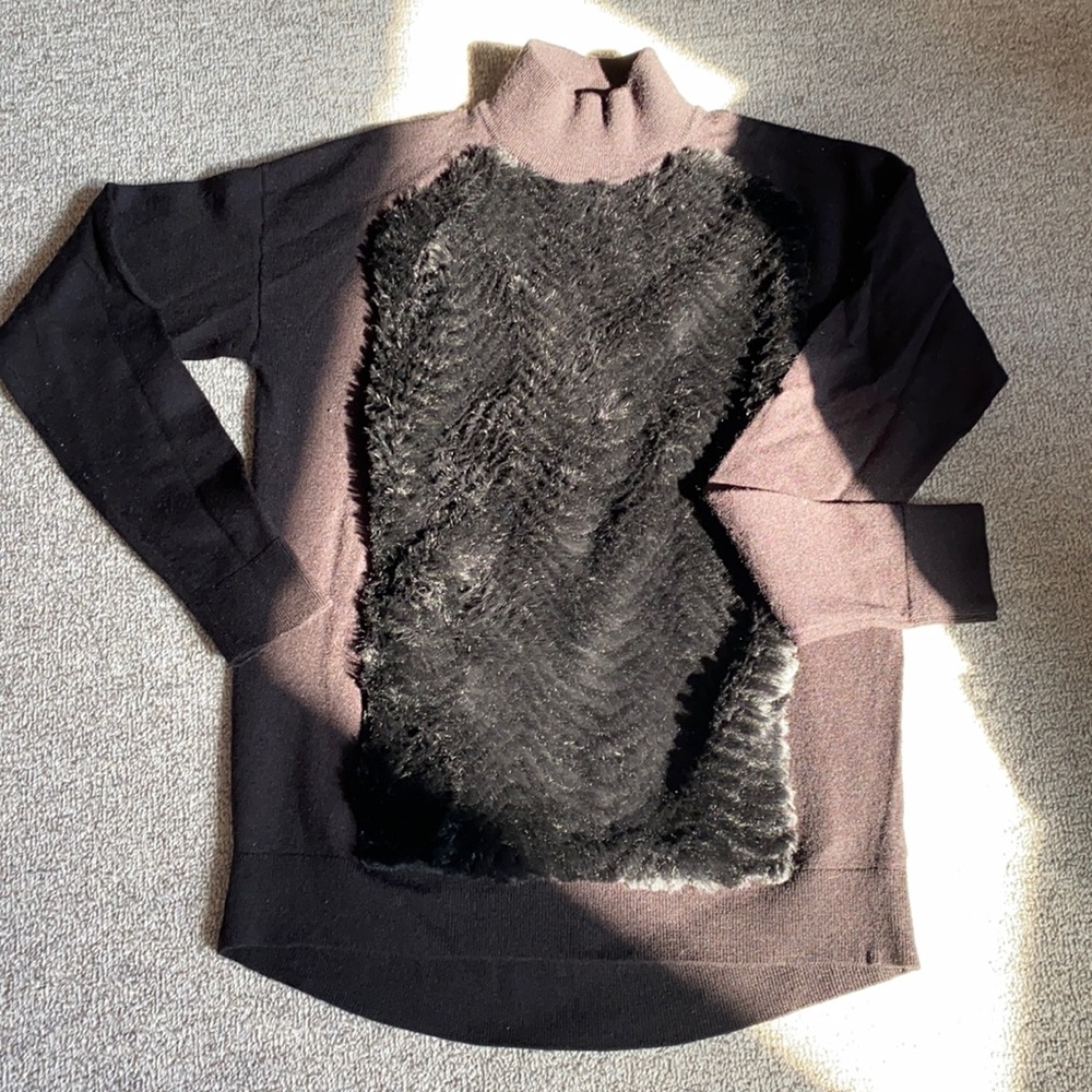 Faux fur accented sweater 🔮